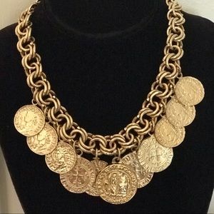 Beautiful vintage necklace.. Gold plated 17”